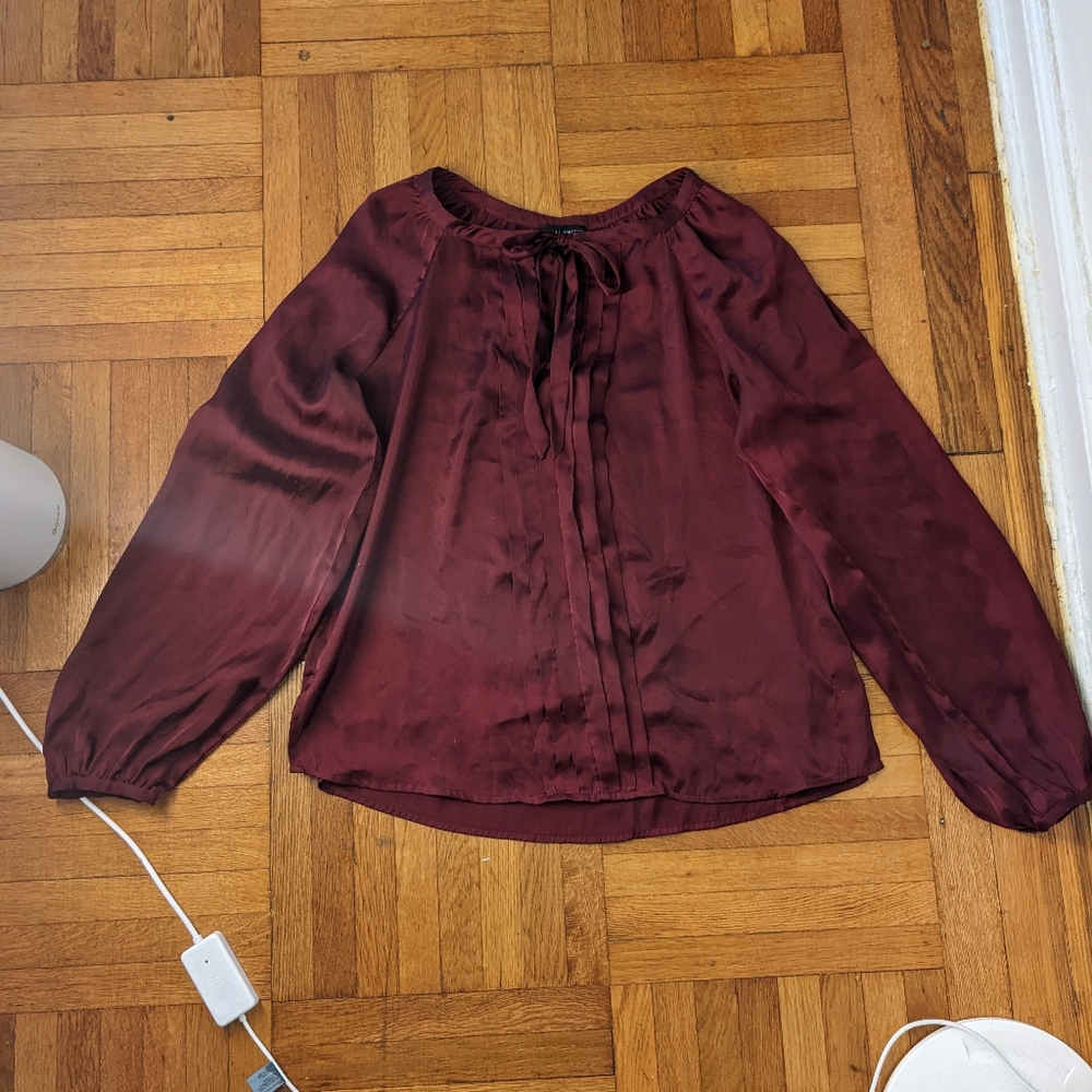 Willi Smith maroon red pleated crew neck with ribbon collar long sleeve blouse